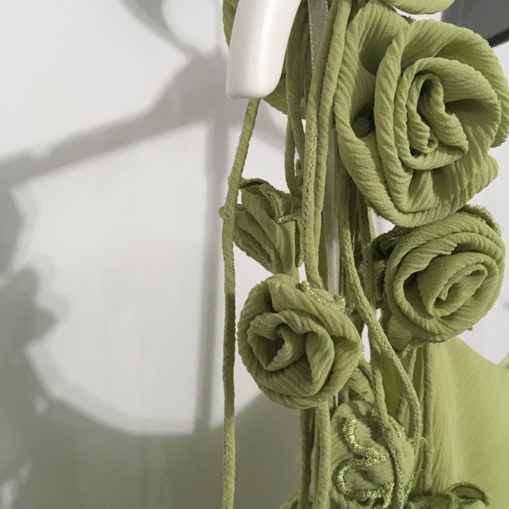 Elegant One-Shoulder Floral Appliqué Dress in Light Green - Picture 5 of 7